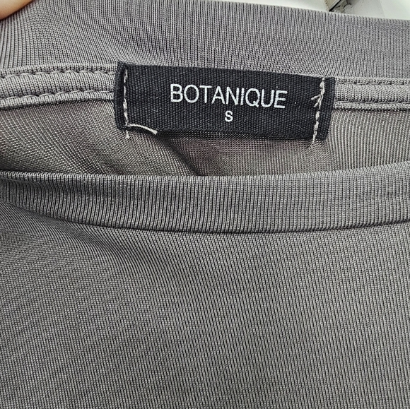 Botanique Gray Twist Front 3/4 Sleeve Top Size Small - Picture 6 of 6